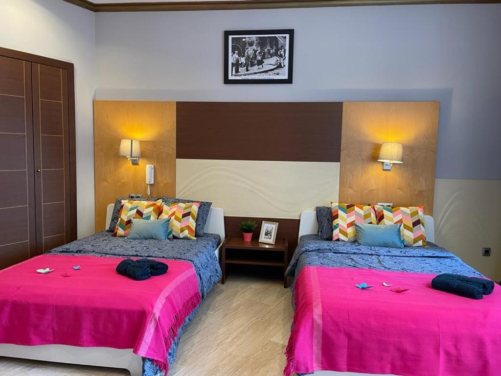 By La Rambla Rooms Barcelona Exterior photo