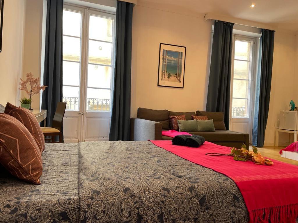 By La Rambla Rooms Barcelona Exterior photo